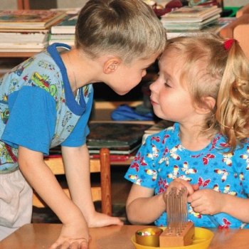 Уроки социальной жизни в детском саду Монтессори